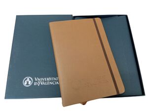 LIBRETA PIEL REC ESCUDO UV A5 - 14,5 X 21 CM - ESTUCHE CARTÓN CUERO