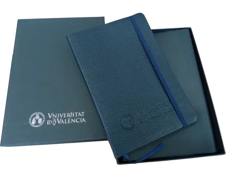 Libreta Piel Flor Escudo Uv A5 - 14,5 X 21 cm - Estuche Cartón Marino